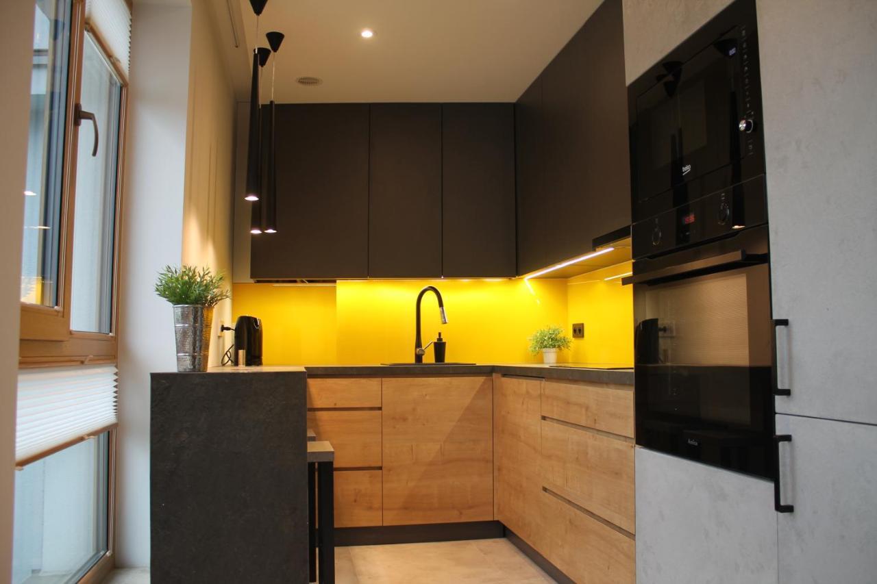 Aleksandra 3 - Yellow Apartment *